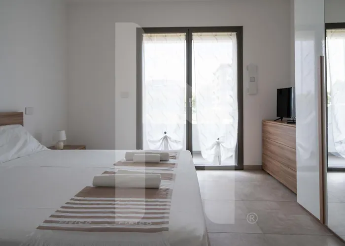 Homiday - Waterfront Apartment