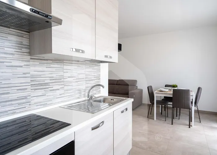 Homiday - Waterfront Apartment *