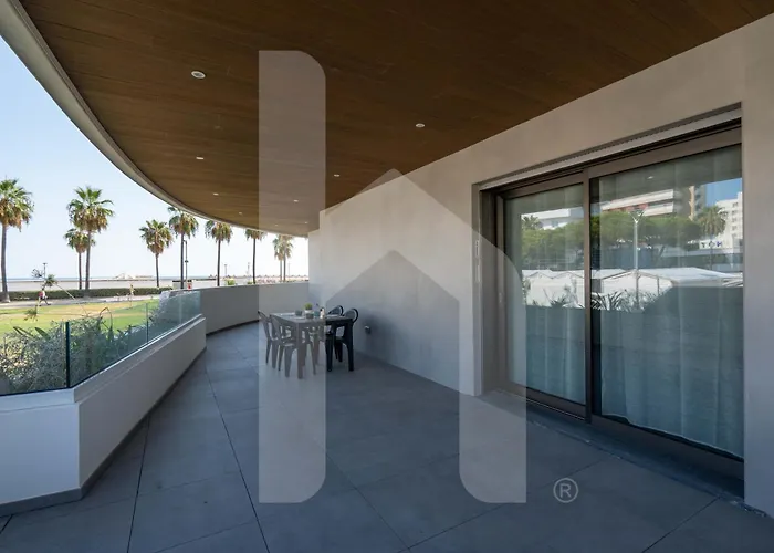 Homiday - Waterfront Apartment