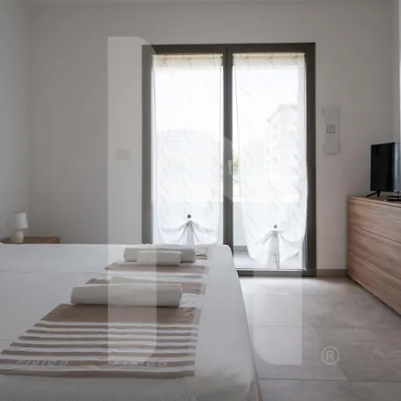 Homiday - Waterfront Apartment