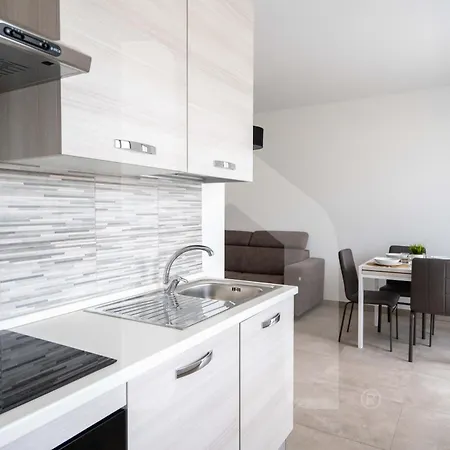 Homiday - Waterfront Apartment *