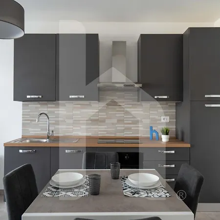 Homiday - Waterfront Apartment *