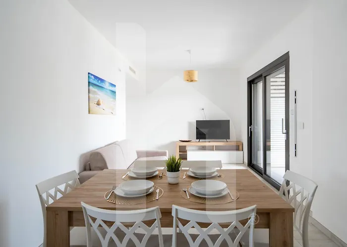 Homiday - Waterfront Apartment