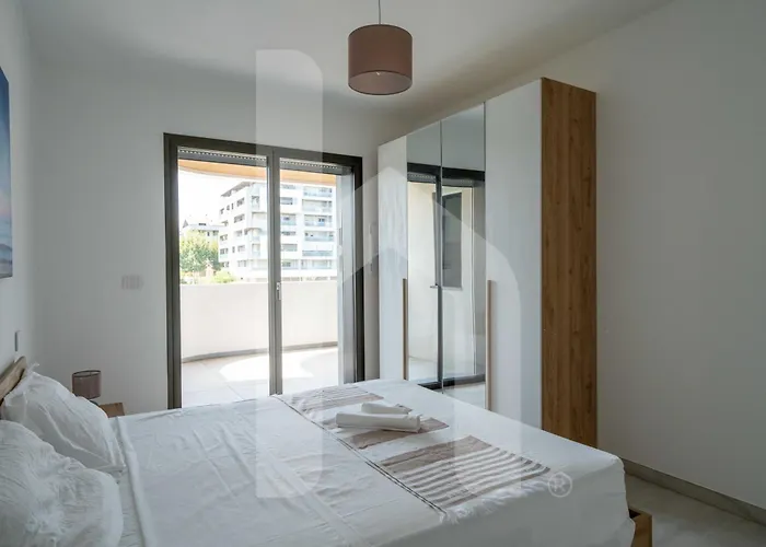 Homiday - Waterfront Apartment *